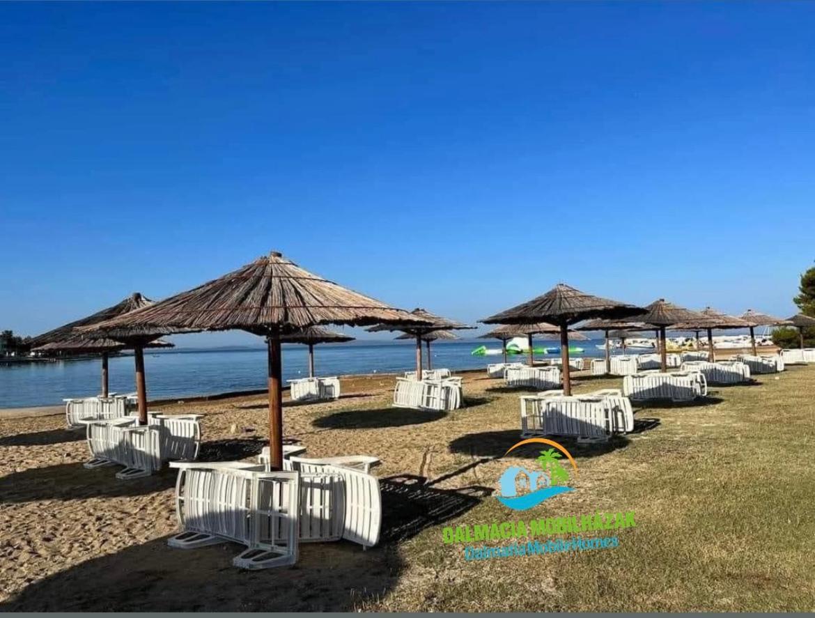 Dalmacia Mobile Homes And Caravans At The Beach Privlaka  Eksteriør bilde